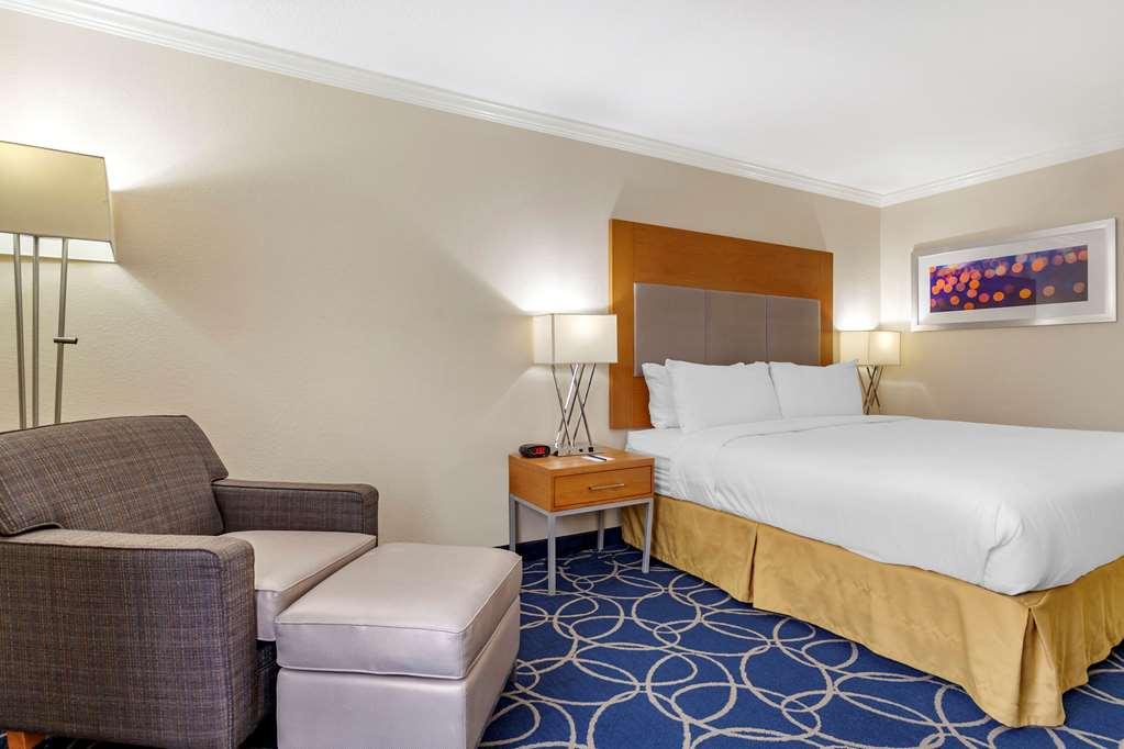 Comfort Inn & Suites Houston I-10 West Energy Corridor Rum bild