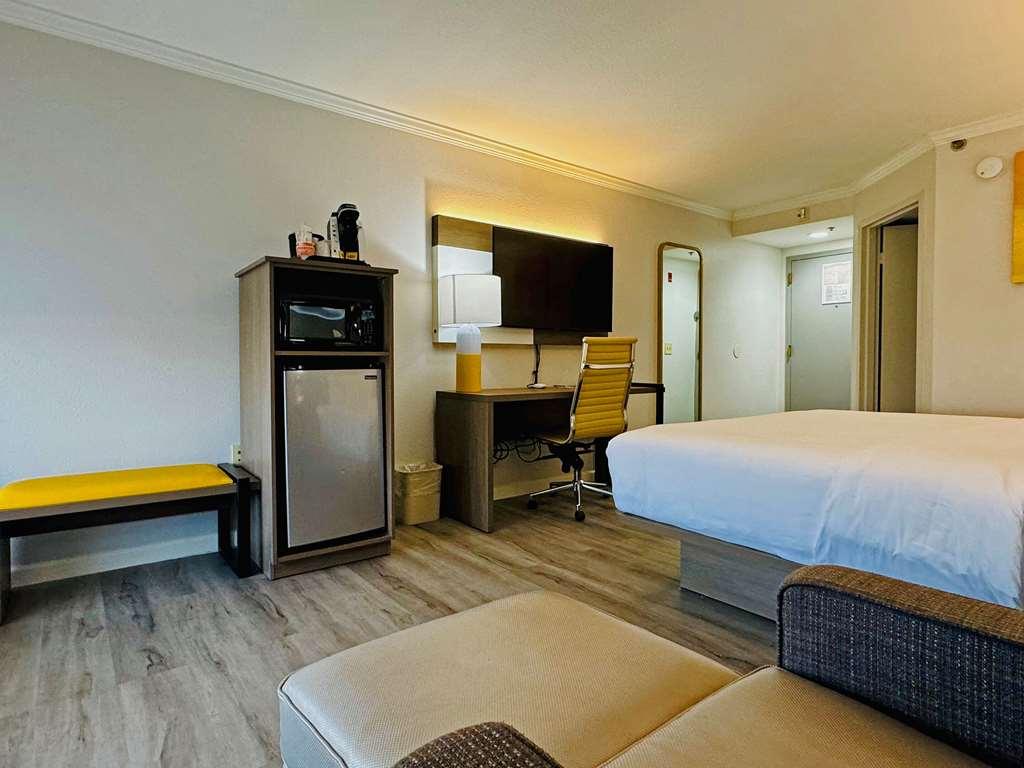 Comfort Inn & Suites Houston I-10 West Energy Corridor Rum bild