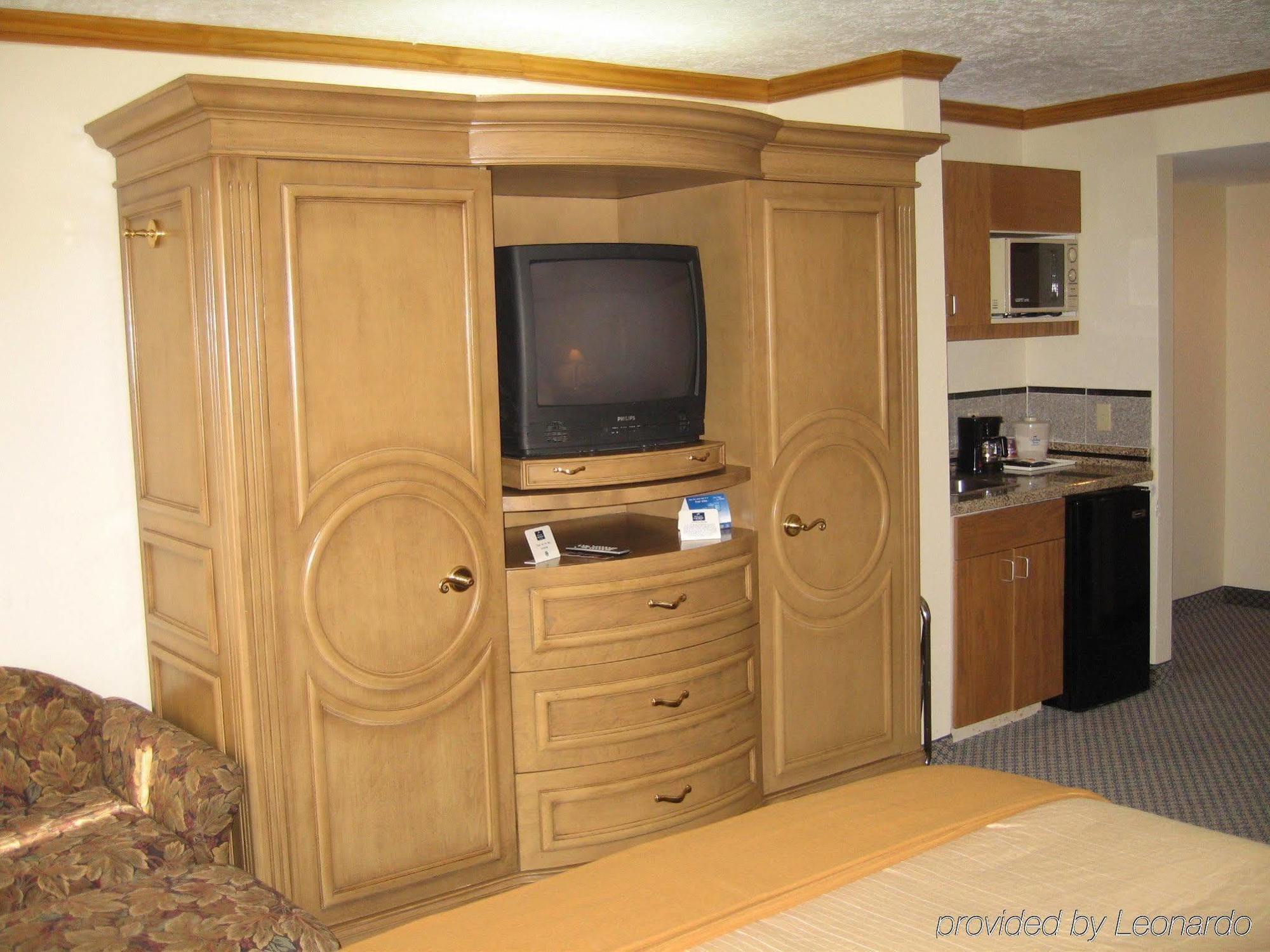 Comfort Inn & Suites Houston I-10 West Energy Corridor Rum bild